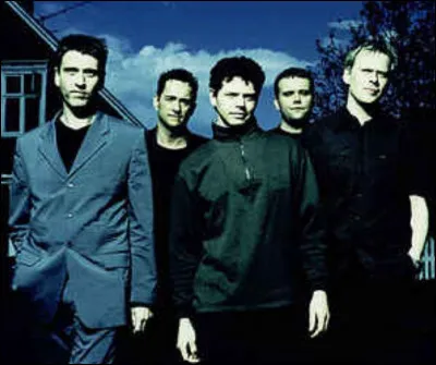 Complétez : 
"Tíminn er af skammti afar..."