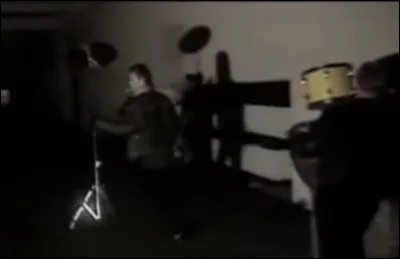 Complétez : 
"Hann var dimmur þessi..."