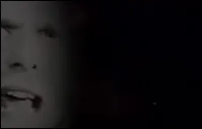 Complétez : 
"Ýmis leyndarmál er ég sáralitlu..."