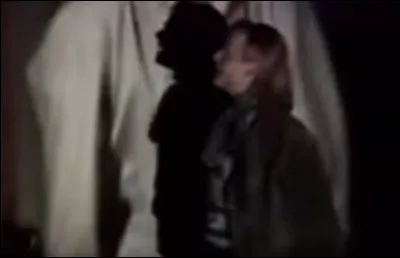 Complétez : 
"Leiktu við aðra en..."