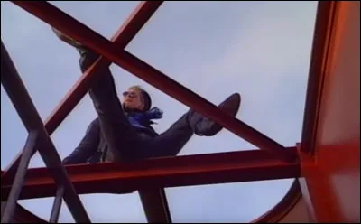 Complétez : 
"Leita undir sérhverjum..."