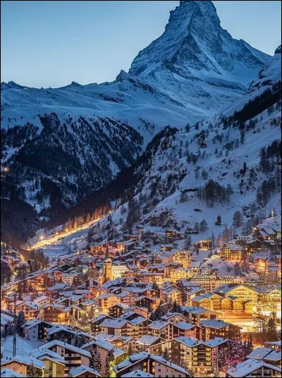 Qui bat les Italiens lors de la bataille d'Adoua ?