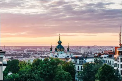 Qui est le président ukrainien en février 2022 ?