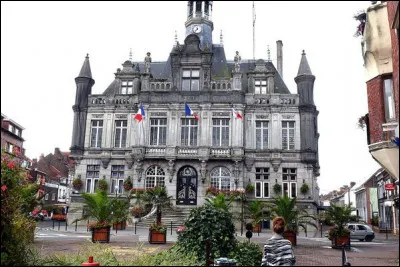 Quelle est l'intruse parmi ces villes ?