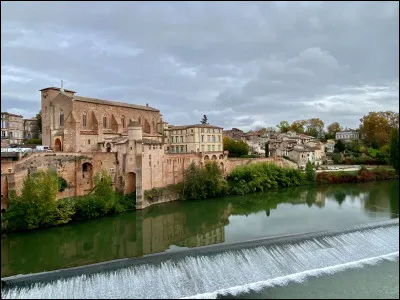 Quelle est l'intruse parmi ces villes ?