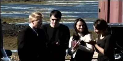 Complétez : 
"Veit nú hvað gefur mér..."