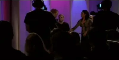 Complétez : 
"Lyftir mér upp, lýsir mér..."