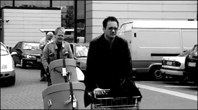 Complétez : 
"Hann er aldrei sunginn..."