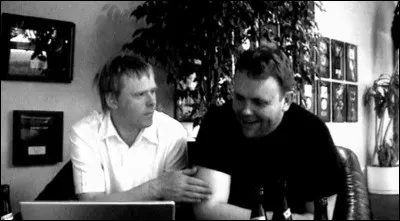 Complétez : 
"Já höldum fast í þennan góða..."