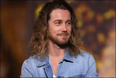 Quelle est cette chanson de Julien Doré : "Une flèche en plein cur / Un ciel à la dérive / Et je meurs / De nous survivre" ?