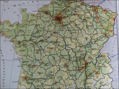 Quelle est la densit approximative de la population de France en comptant la Gyuane ?
