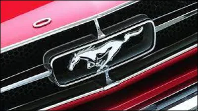Quelle voiture sportive de Ford a pour emblème un cheval ?
