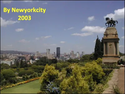 Quelle est cette ville, capitale administrative de l'Afrique du Sud, ancienne capitale des Afrikaners, centre commercial et industriel majeur du pays ?