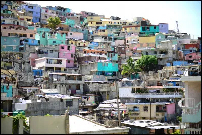 Quelle est cette ville, capitale d'Haïti, dévastée en 2010 par un tremblement de terre, cité de la violence aux mains des gangs et de la mafia ?