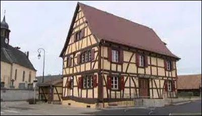 Nous sommes dans le Grand-Est, &agrave; Kn�ringue. Village &agrave; une vingtaine de kilom&egrave;tres des fronti&egrave;res suisses et allemandes, il se situe dans le d&eacute;partement ...