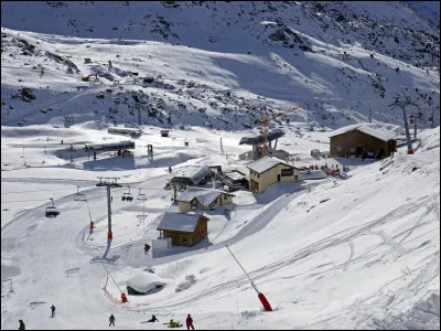 Quelle station des 3 Vallées est la plus haute en altitude ?