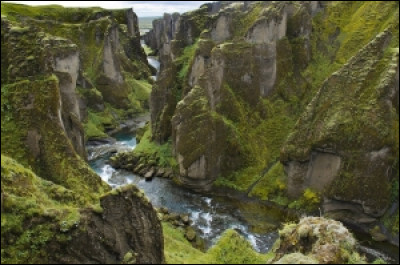 Où se trouve le nom d'un fleuve islandais ?