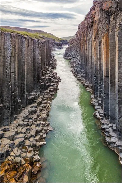 Où se trouve le nom d'un fleuve islandais ?