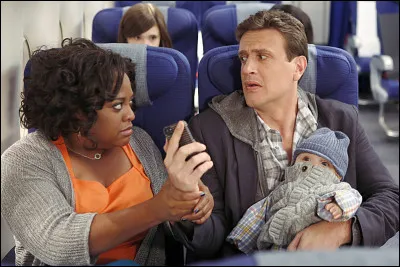 Qu'est-ce que Marshall essaie à tout prix de cacher à Lily ?