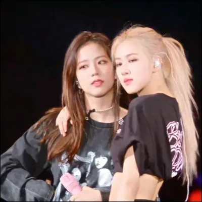 Le thé coréen, séché à la main selon des méthodes ancestrales, simpose aujourdhui comme lun des meilleurs au monde. Aujourdhui, la cérémonie du thé est surtout appréciée par les femmes, alors que les moines et les gens ordinaires boivent leur thé vert sans autre formalité. As-tu déjà fait ton thé toi-même ?