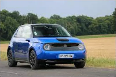 Cette petite auto est une ...