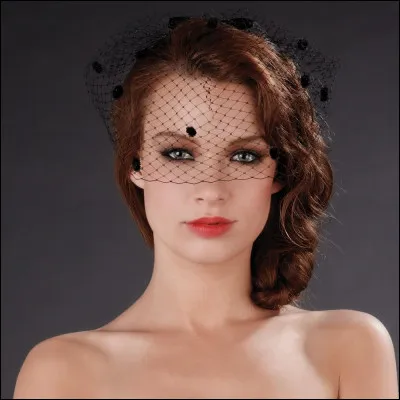 Pour frotter les glaces, on se servait d'un outil en bois garni de feutre. C'était une...