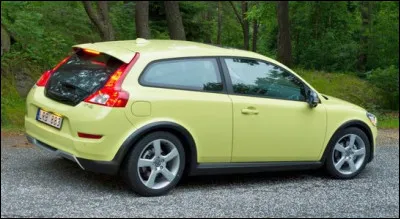 Quelle est cette auto qui resta peu distribuée en France ?