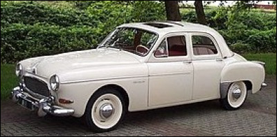 Après avoir été nationalisée après guerre, la régie Renault sort un modèle haut de gamme en 1950. Lequel ?