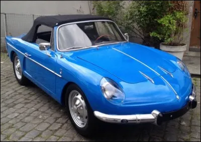 Comment se nomme cette petite sportive tricolore de 1967 ?