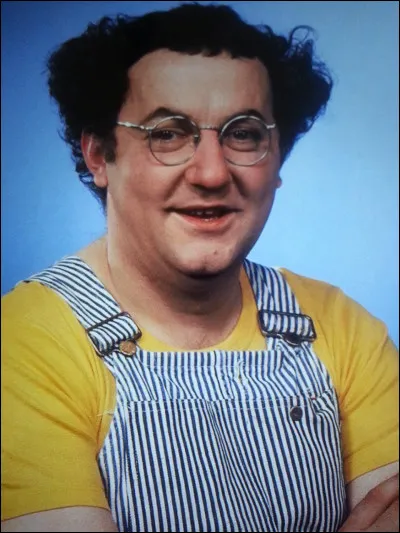 Quel était le prénom de l'humoriste Coluche ?