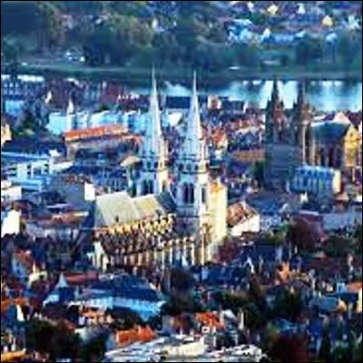 Quel d&eacute;partement a pour chef lieu Moulins ?