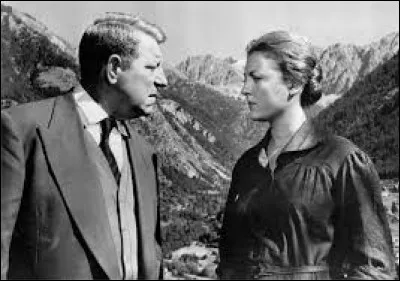 "Le Cas du docteur Laurent" est joué par Nicole Courcel.