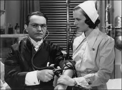 "Le Mystérieux docteur Clitterhouse" est un long-métrage interprété par Humphrey Bogart.