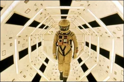 "2001, l'Odyssée de l'espace" de Stanley Kubrick débute par une longue scène...