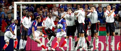 Ton coup de pied arrêté préféré est...