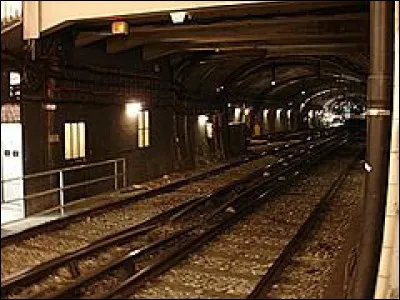 Combien de quais le terminus Pont de Levallois - Bécon possède-t-il ?