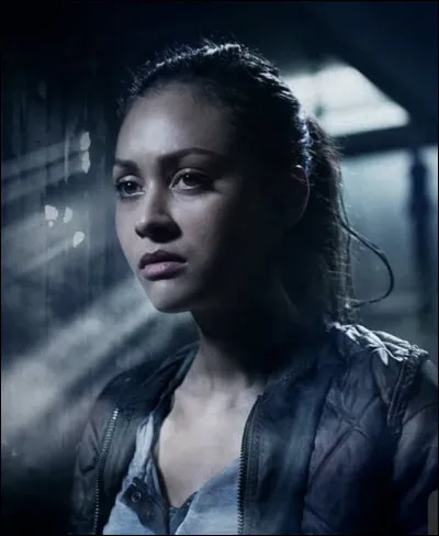 Que lui fait Alie pour quelle accepte complètement la pastille ?