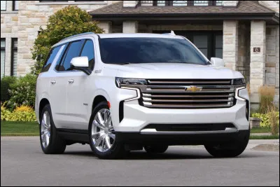 Comment écrit-on la marque de cette voiture ?