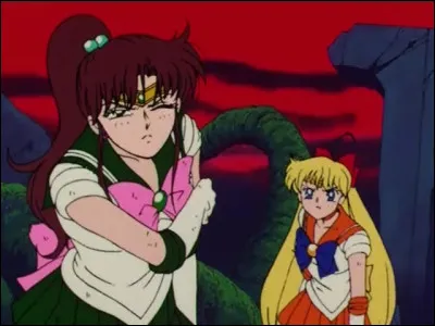 Qu'est-ce que Bunny est obligée de faire devant ses deux ennemis afin de sauver ses amis ?