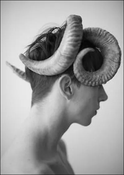 Ce bouc lubrique anthropomorphe était le pote du dieu grec Dionysos. Qui est-il ?