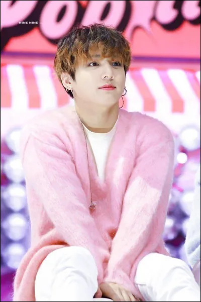 Sélectionne la/les chanson(s) qu'il chante en solo.