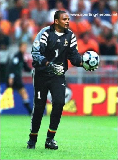 Est pase de Brest  Lille puis au P. S. G. et aussi champion du monde ...