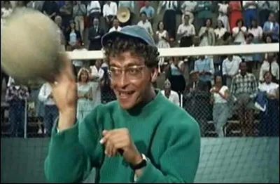 Dans le film "Le Triporteur", il ne prononce qu'une seule phrase audible qui sera son surnom. Quelle est-elle ?