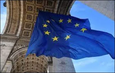 Quel est le nom de cette femme, présidente de la Commission européenne ?