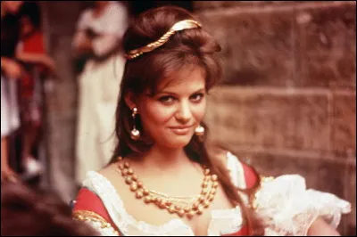Comment Claudia Cardinale est-elle appelée dans "Cartouche" ?