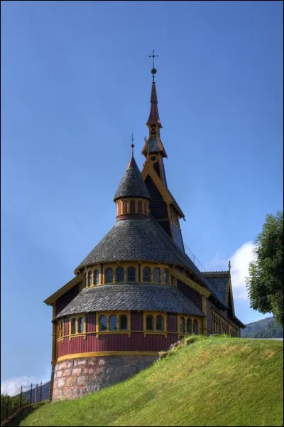 Dans lequel de ces pays les films ne sortent-ils pas le mercredi ?