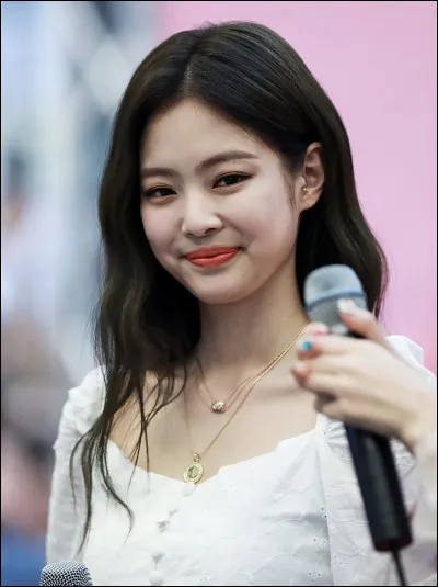 Et cette jolie jeune fille, qui est-ce ?