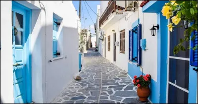 Sur les 250 îles et îlots des Cyclades, combien sont habités ?