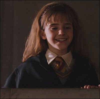 Dans ''Harry Potter à l'école des sorciers'', quel sort ne lance-t-elle pas durant sa première année ?