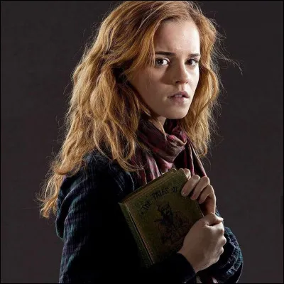 Dans ''Harry Potter et les Reliques de la Mort'', quel mangemort affronte-t-elle ?